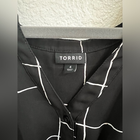 Torrid, Short Sleeve Blouse, 4x, Black - Picture 3 of 3